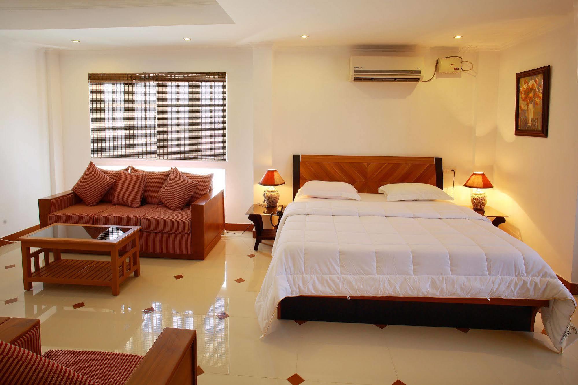 Hotel Phils' Residency & Banquets Kochi Exterior foto